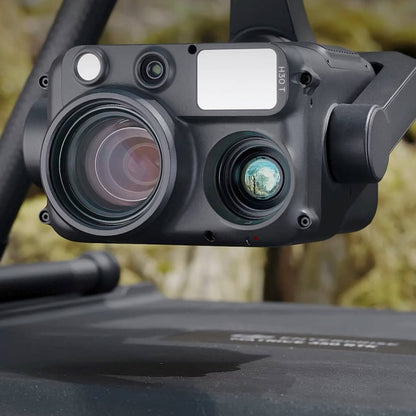 DJI Zenmuse H30T zamontowana pod dronem DJI Matrice