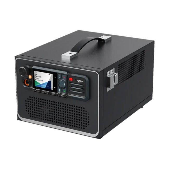 Hytera BN100 – gateway HyTalk PoC ↔ DMR w przenośnej obudowie z uchwytem, z zamontowanym radiotelefonem HM785 (sprzedawany osobno)