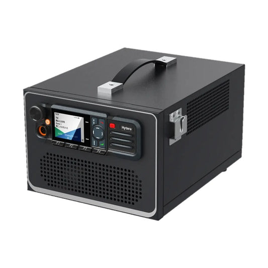 Hytera BN100 – gateway HyTalk PoC ↔ DMR w przenośnej obudowie z uchwytem, z zamontowanym radiotelefonem HM785 (sprzedawany osobno)