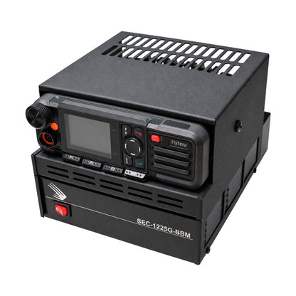 Stacja bazowa z radiotelefonem Hytera HM785 w obudowie na zasilaczu Samlex SEC-1225G-BBM